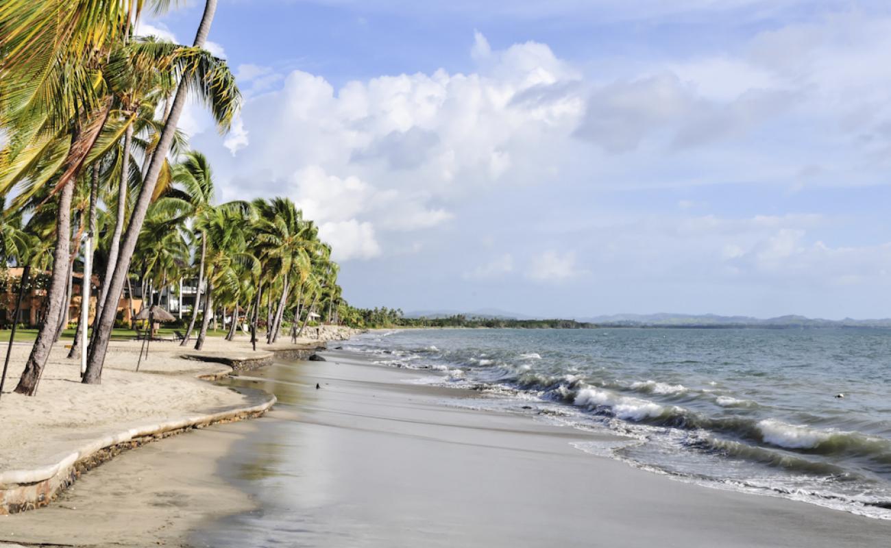 Photo of Denarau Sheraton with gray sand surface