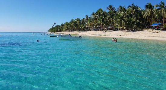 Dravuni Beach