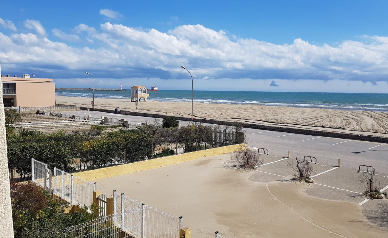 Photo of Les Montilles beach with bright fine sand surface