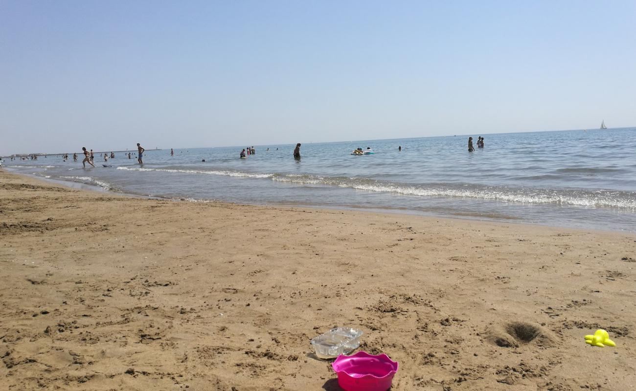 Photo of Plage des Chalets with bright fine sand surface