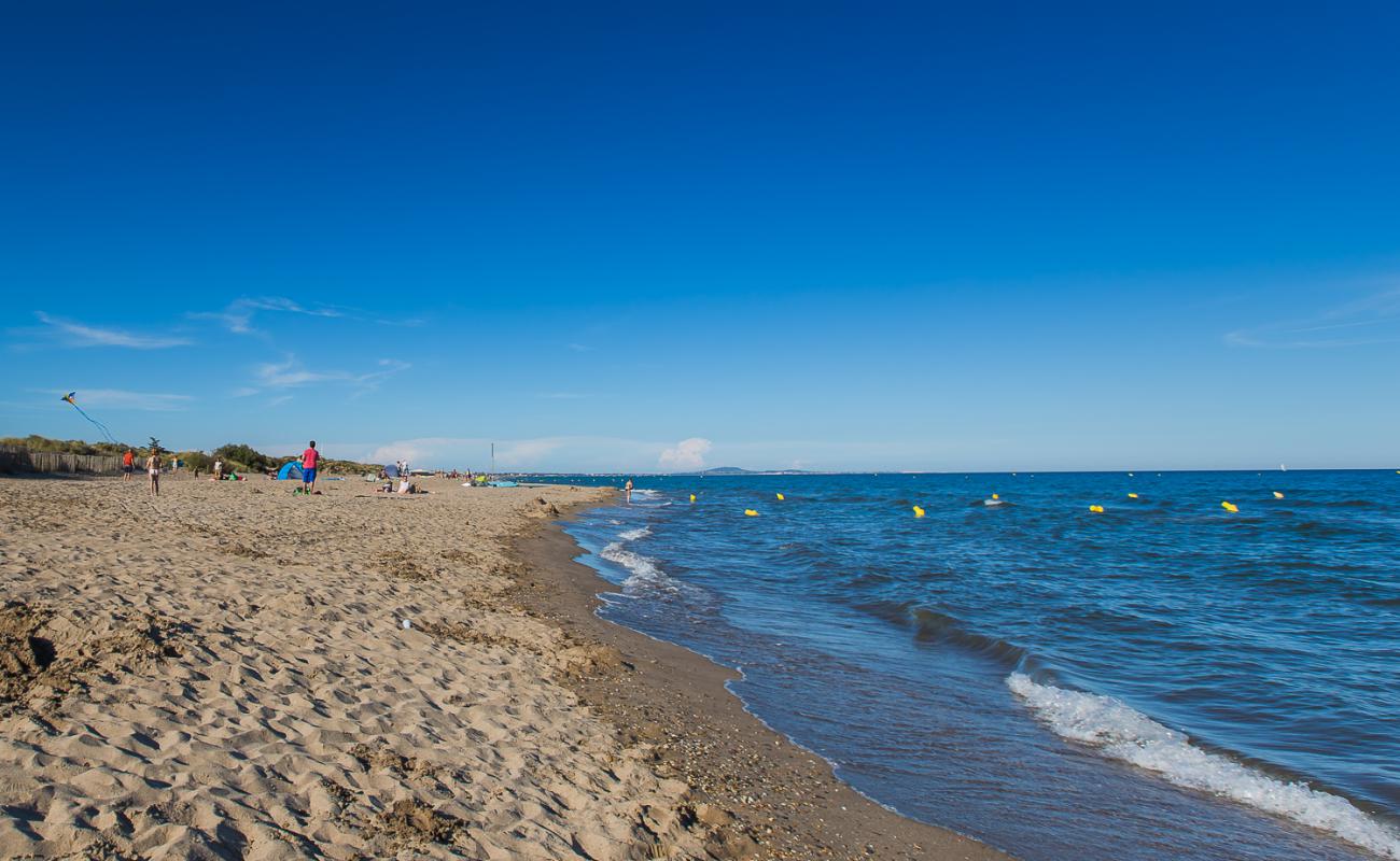 Photo of Serignan Plage with bright fine sand surface