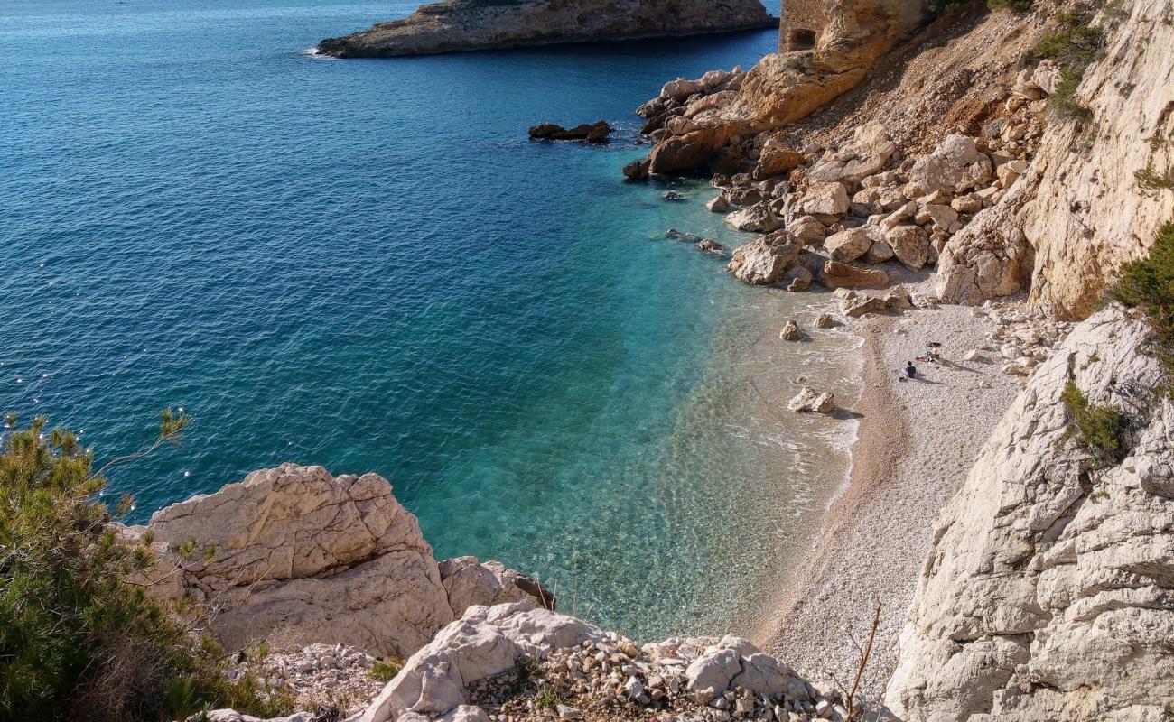 Photo of Calanque de l'Erevine with white pebble surface