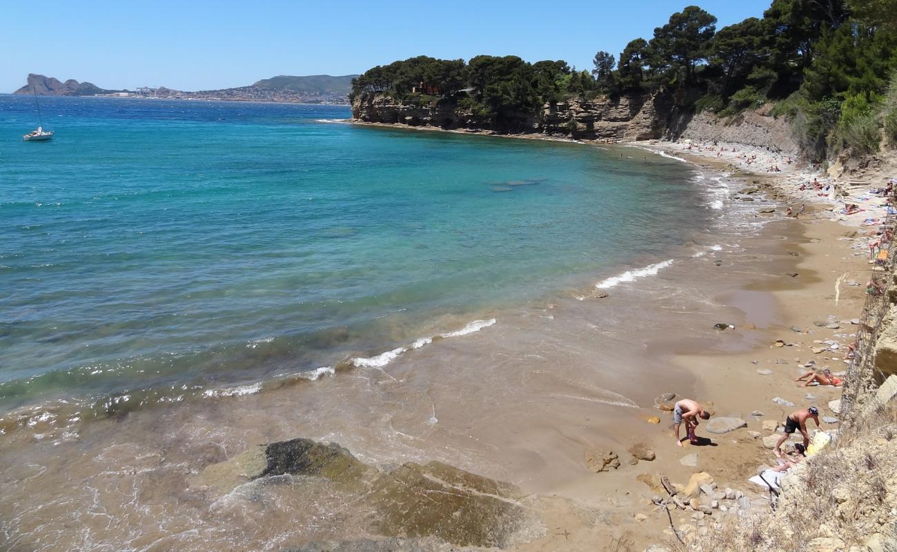 Photo of Plage du Liouquet with bright sand & rocks surface