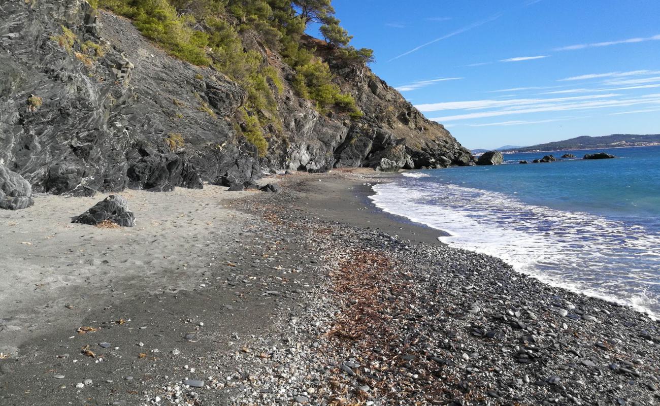 Photo of Plage de Malpasset with gray sand &  pebble surface