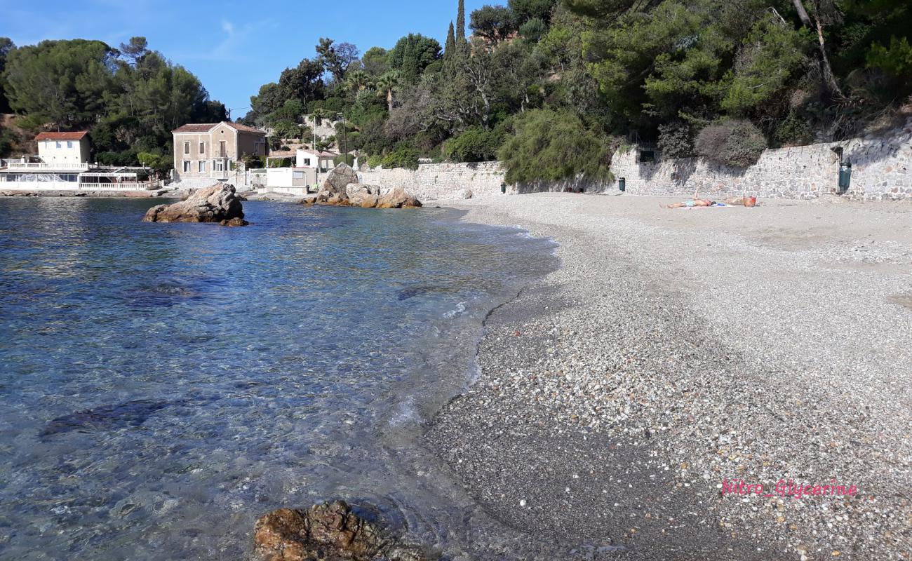 Photo of Plage de Magaud with light fine pebble surface