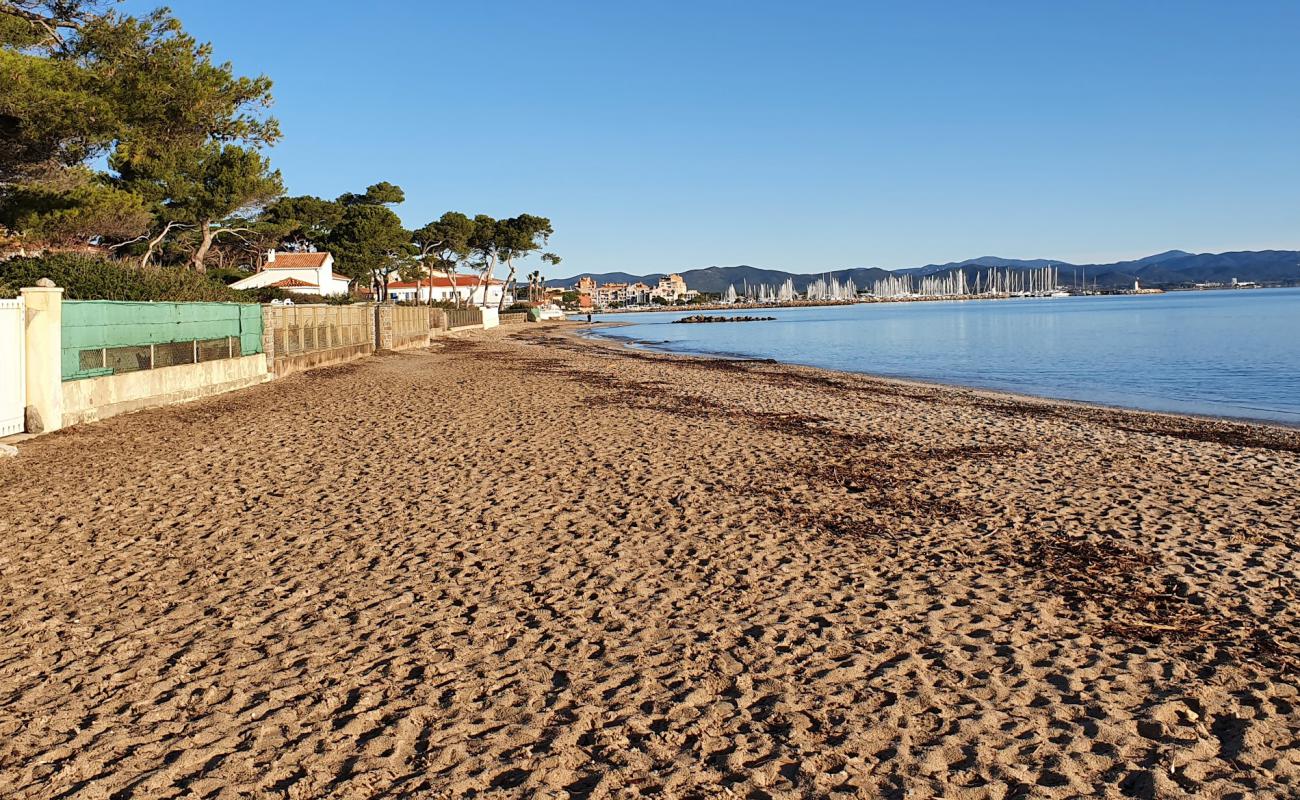 Photo of beach of Pesquiers with bright sand surface