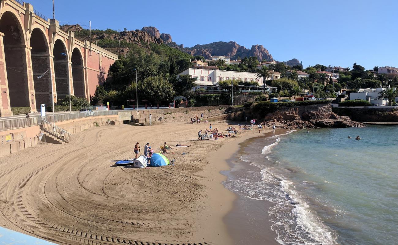 Photo of Calanque d'AnthEor beach with bright fine sand surface