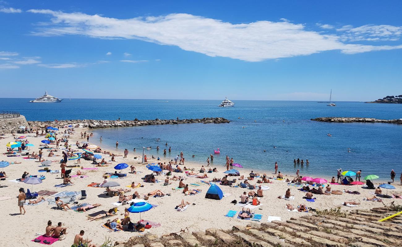 Photo of Plage de la Gravette with bright sand surface