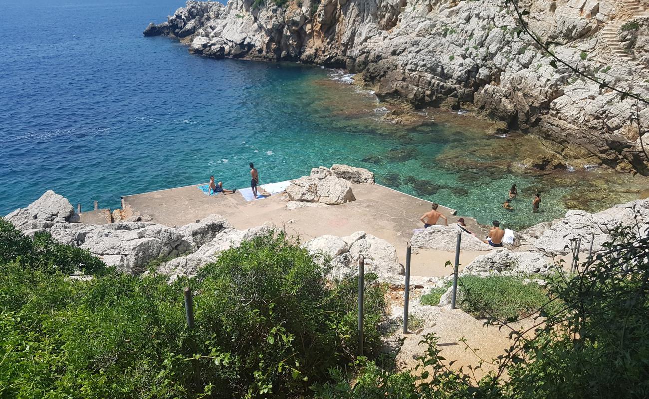 Photo of Plage de la Gavinette with concrete cover surface