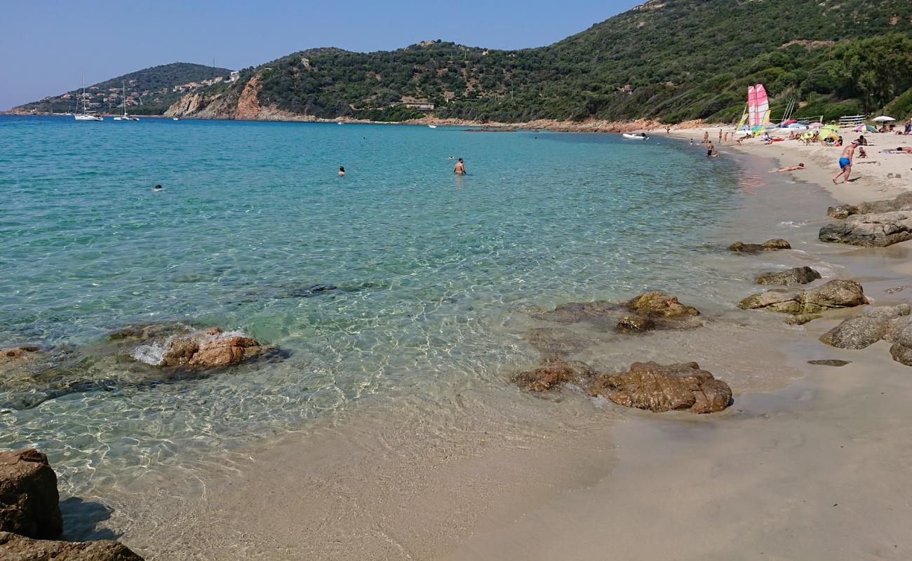 Photo of Menasina beach with bright fine sand surface