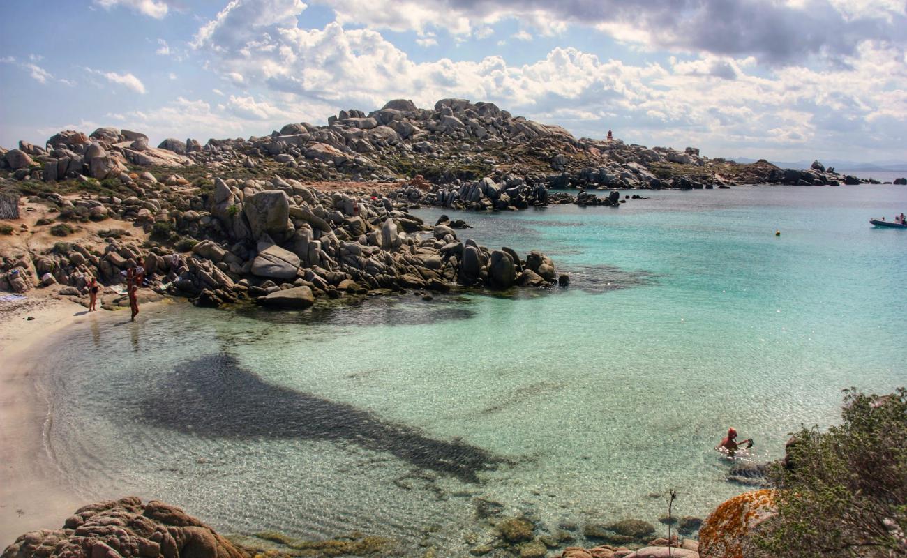 Photo of Ile Ratino with bright fine sand surface