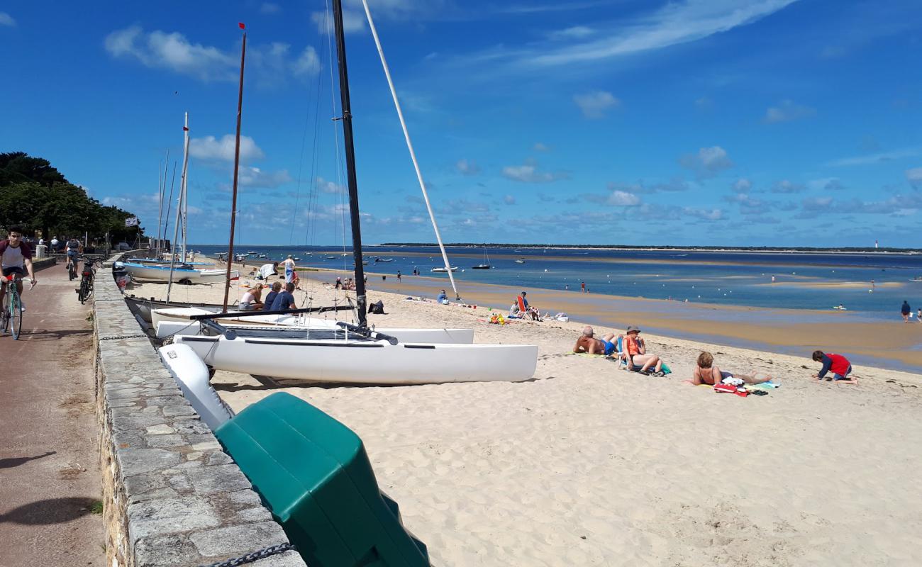 Photo of Plage des Arbousiers with bright sand surface