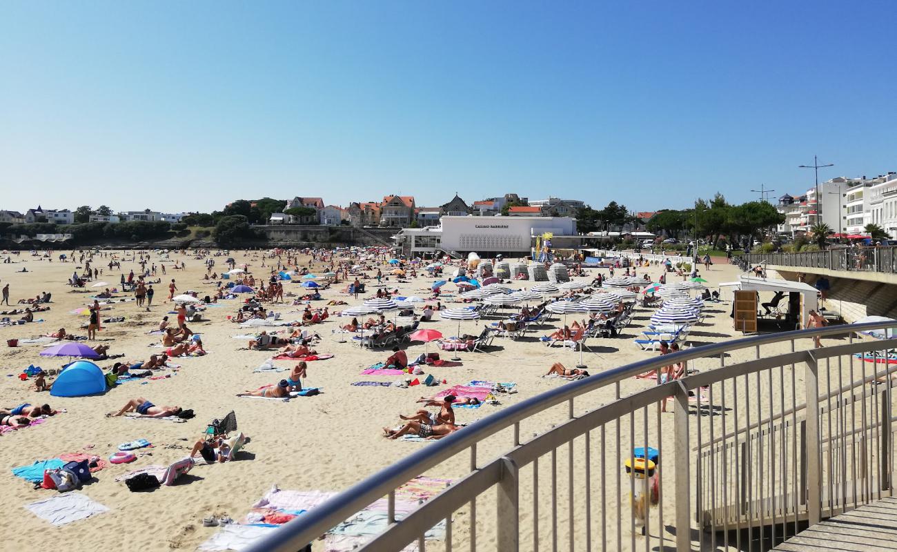 Photo of Plage de Pontaillac with brown sand surface