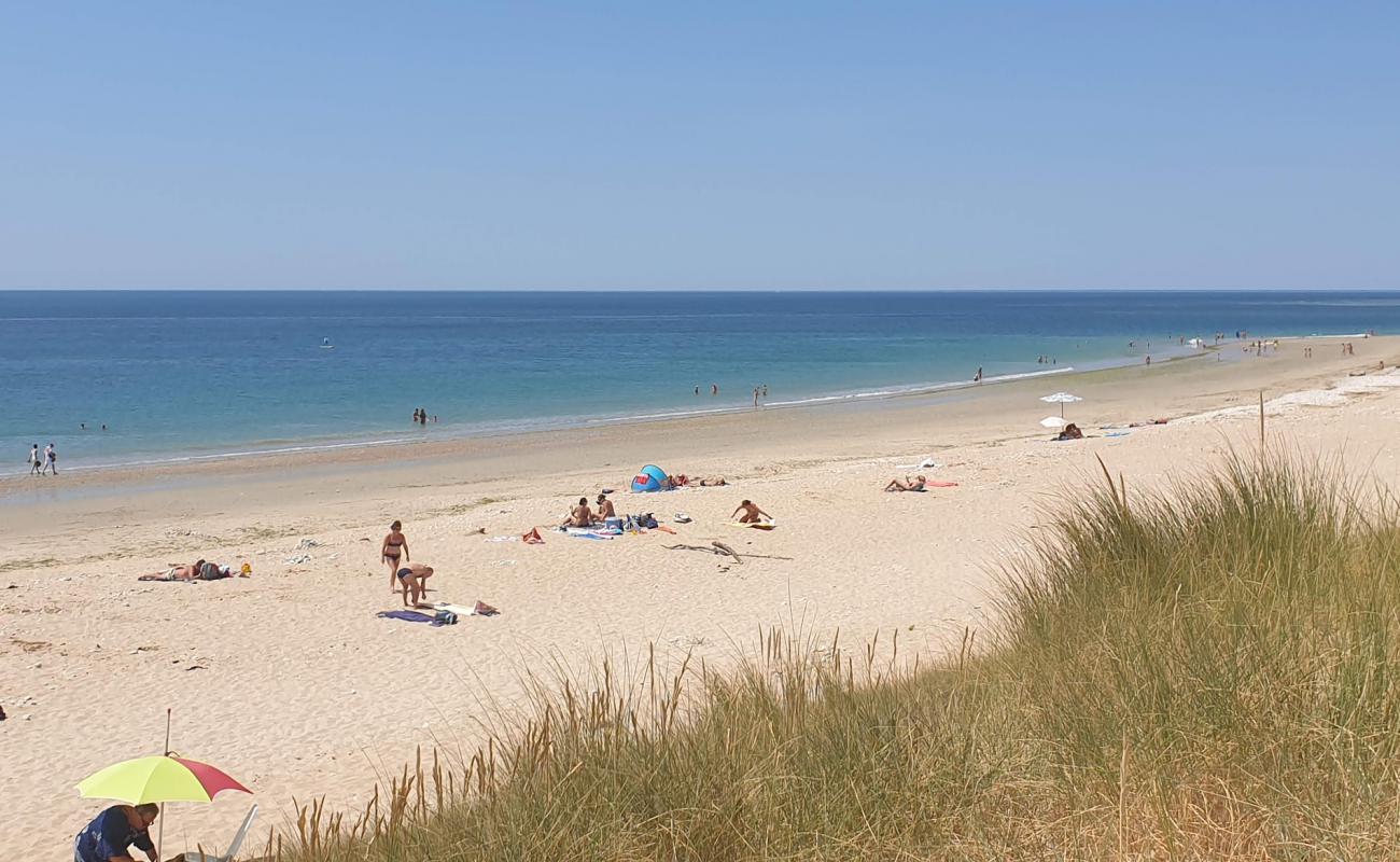 Photo of Plage des Huttes with bright sand surface