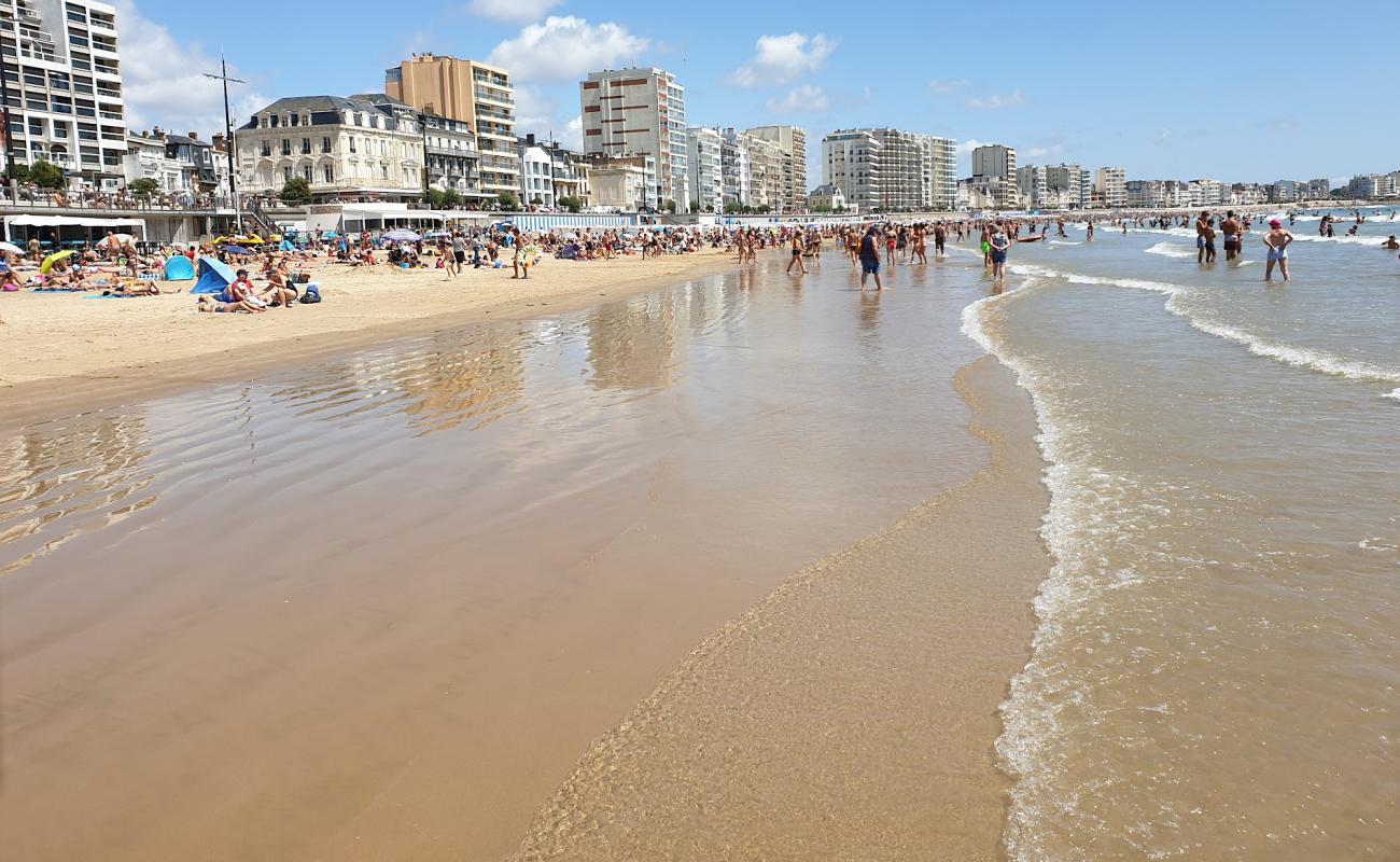 Photo of Les Sables d'Olonne with bright fine sand surface