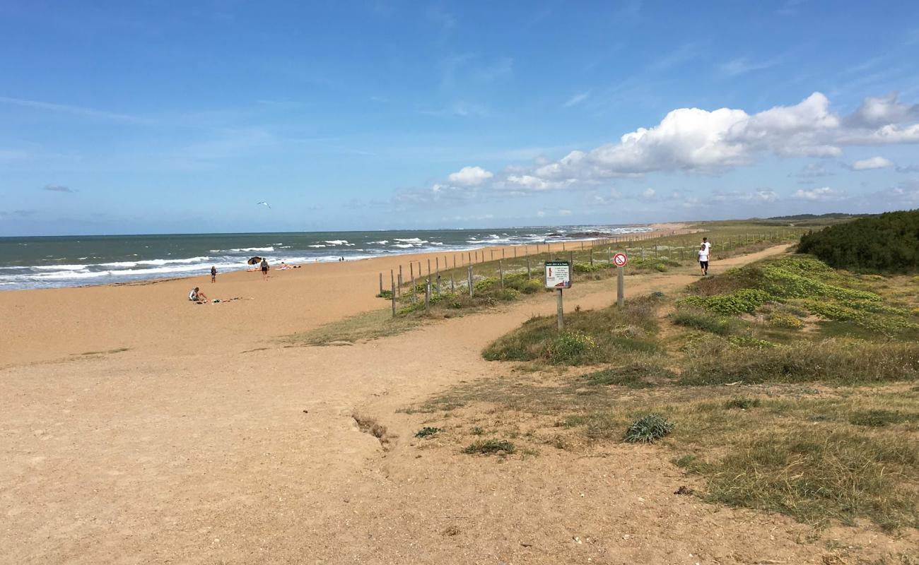 Photo of Graviers beach with bright sand surface