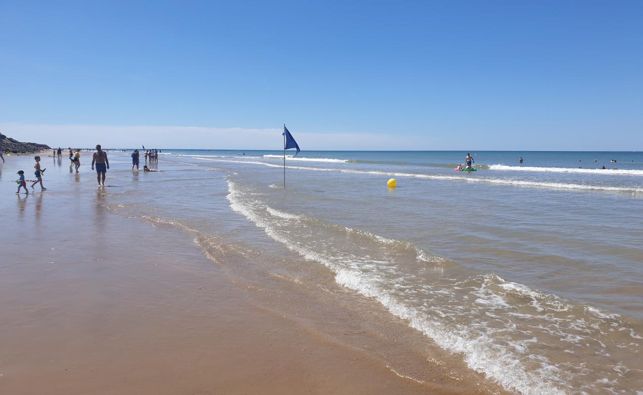 Photo of Paree beach with brown sand surface