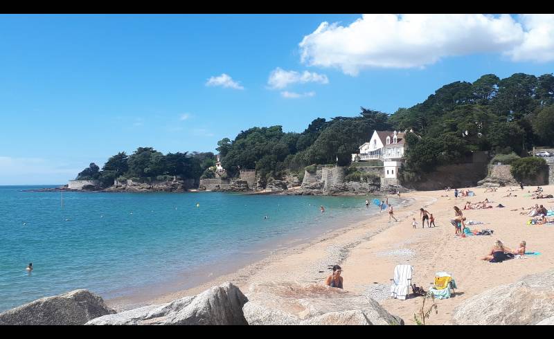 Photo of Noeveillard beach with bright sand surface