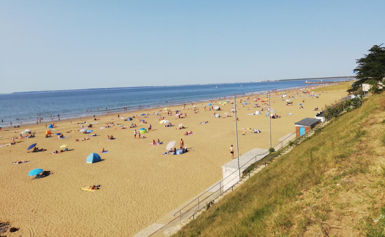 Photo of Great Tharon beach with bright sand surface