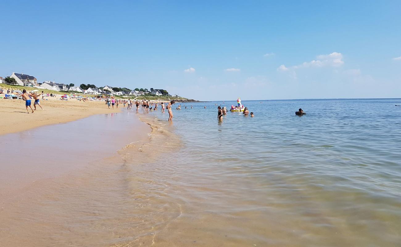 Photo of Bonne-Source beach with white sand surface