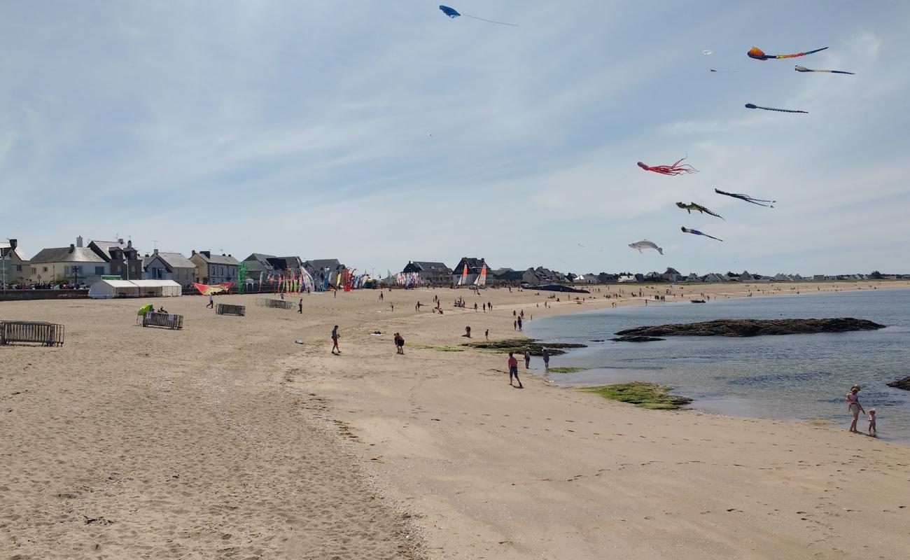 Photo of Plage des Bretons with bright sand surface