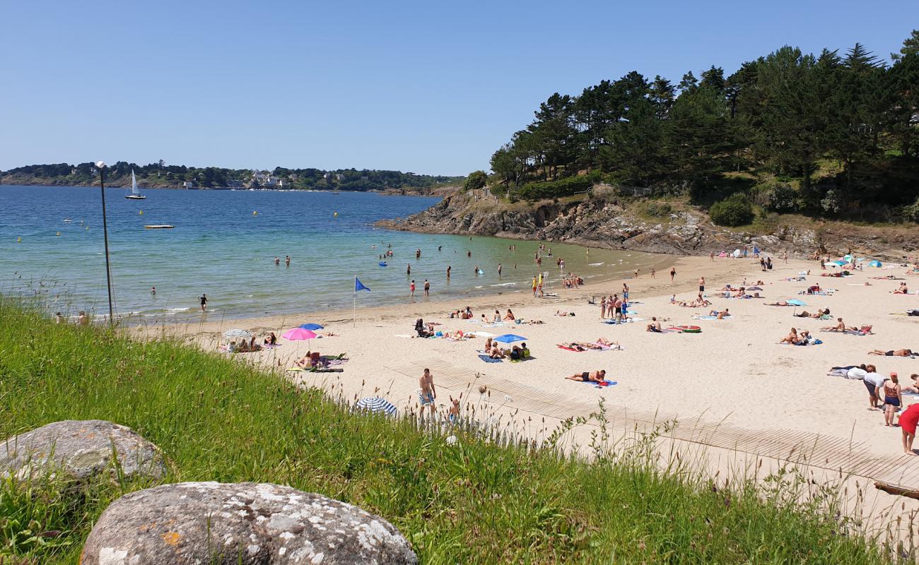 Photo of Plage de Kerfany with bright sand surface