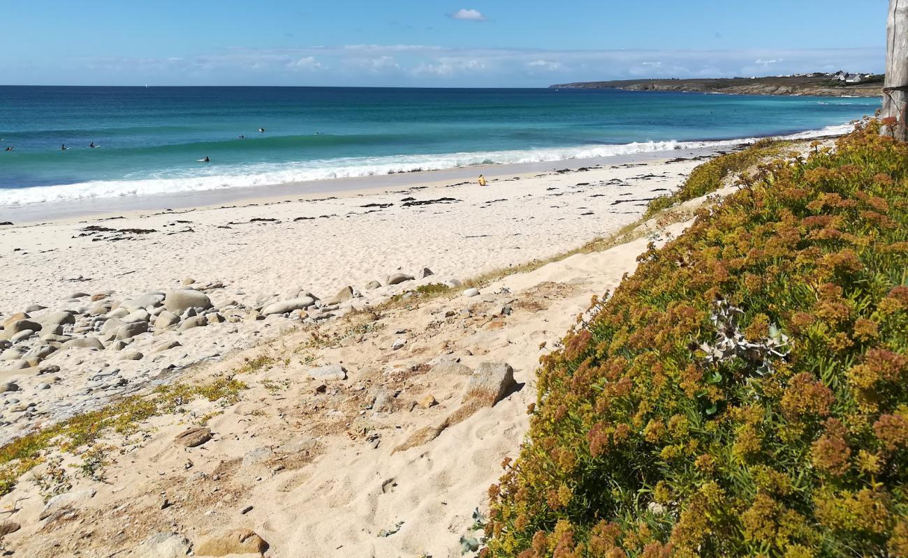 Photo of Plage de Saint Tugen with white sand surface