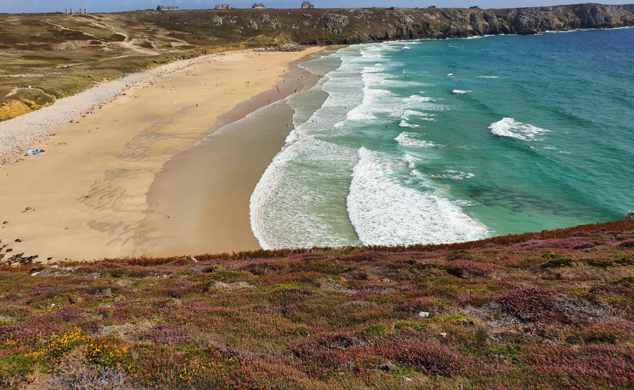 Photo of Plage de Pen Hat with bright sand surface