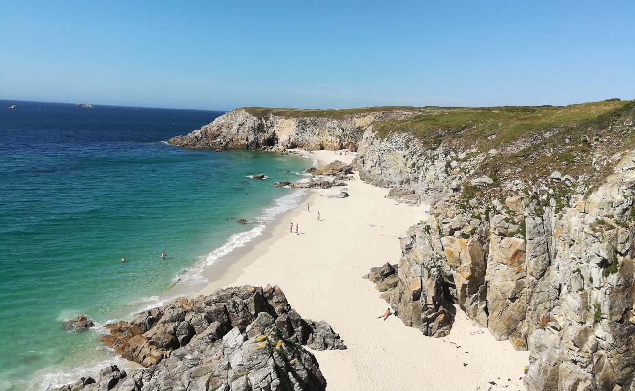 Photo of Plage des Charettes with bright sand surface