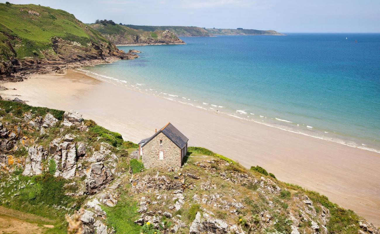 Photo of Bonaparte Beach with bright fine sand surface