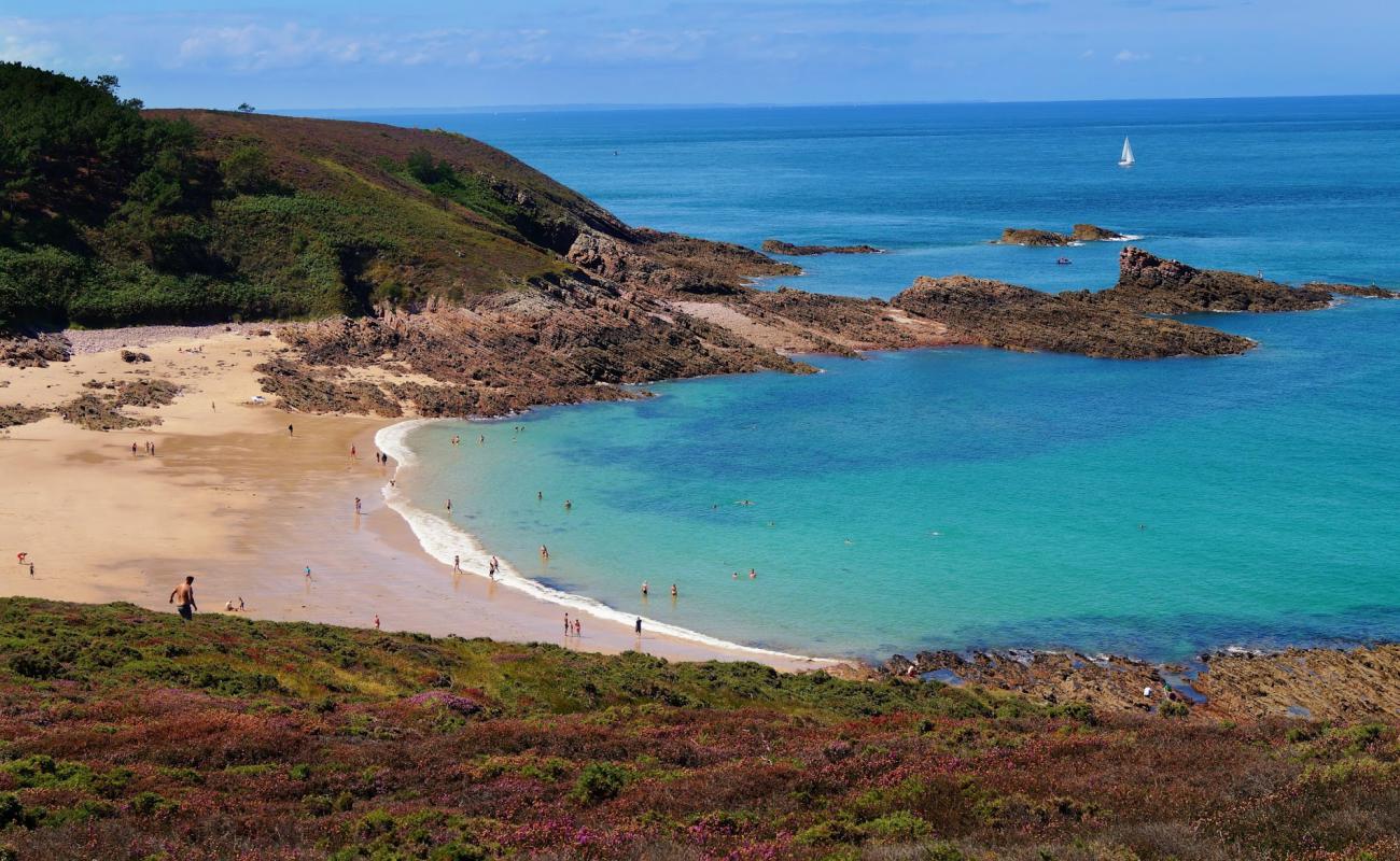 Photo of Plage du Portuais with bright sand surface