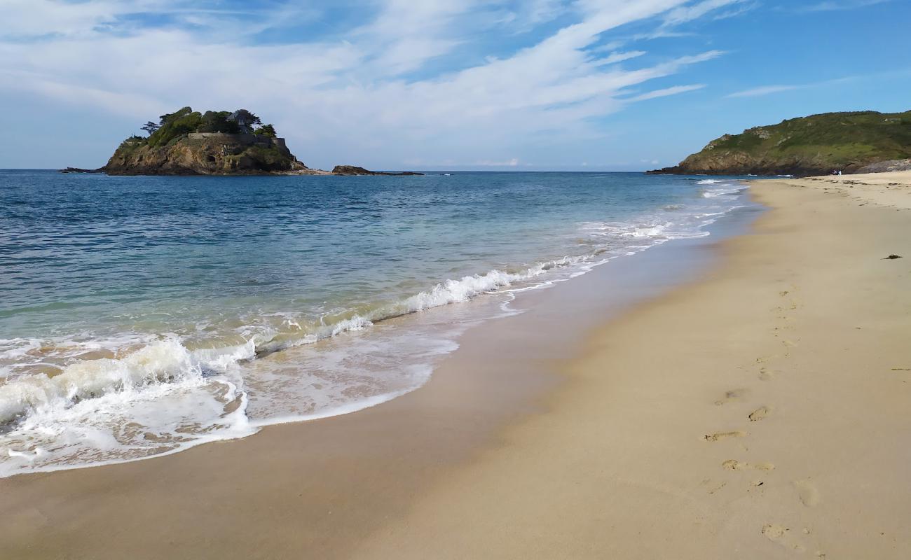 Photo of Plage du Guesclin with bright sand surface