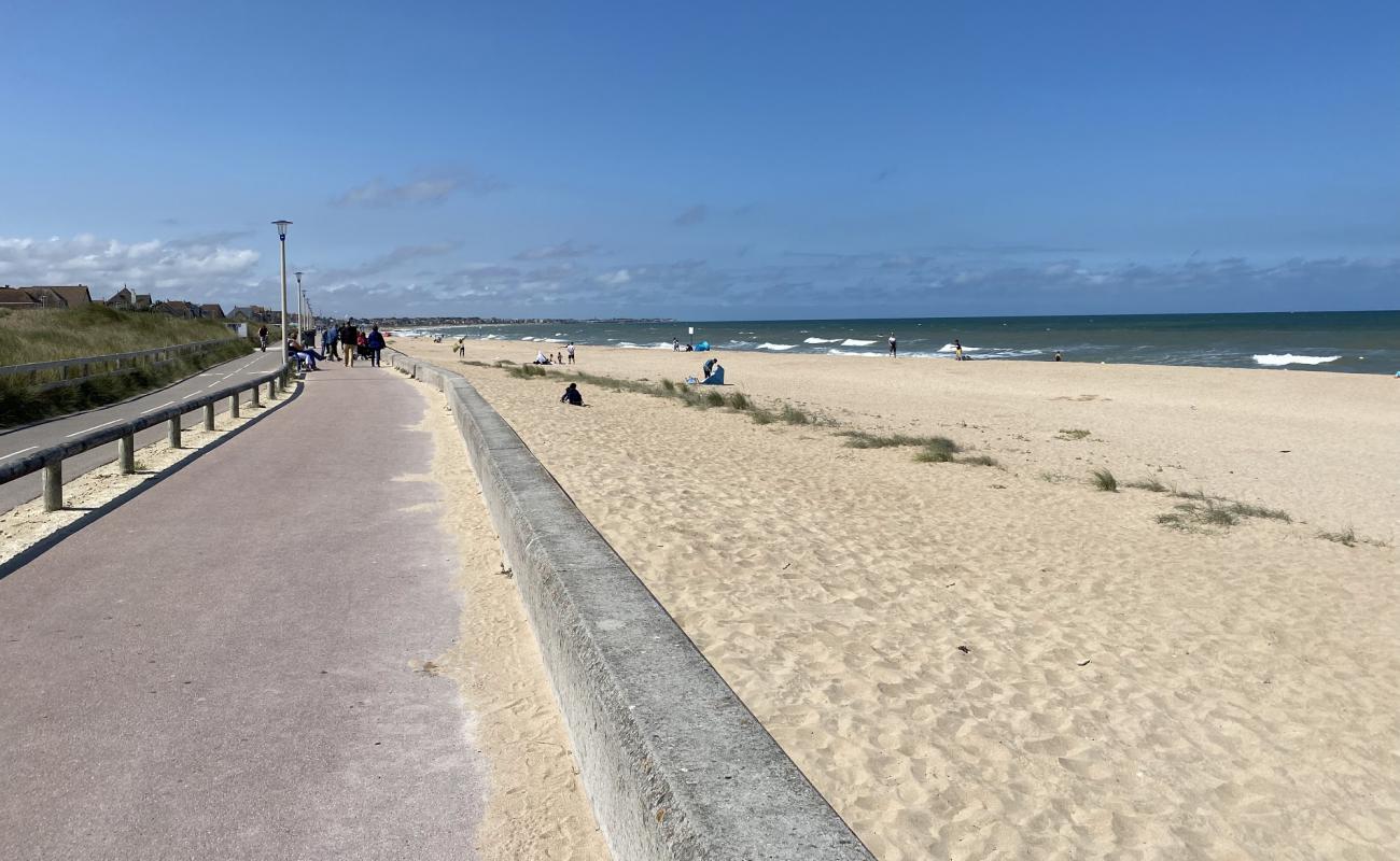 Photo of Ouistreham Beach with bright sand surface