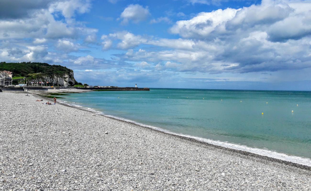 Photo of Plage de Saint-Valery-en-Caux with light pebble surface