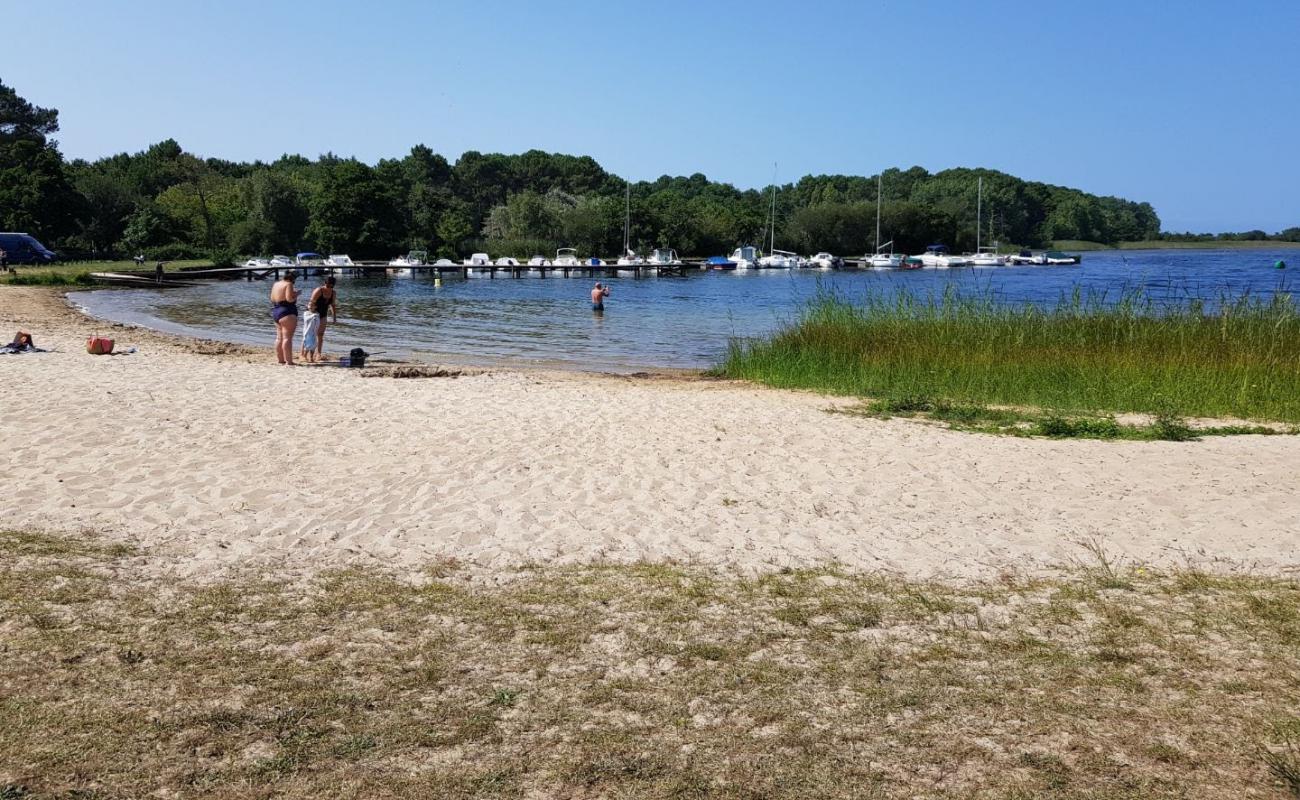 Photo of Plage Des Eaux Qui Rient with bright sand surface