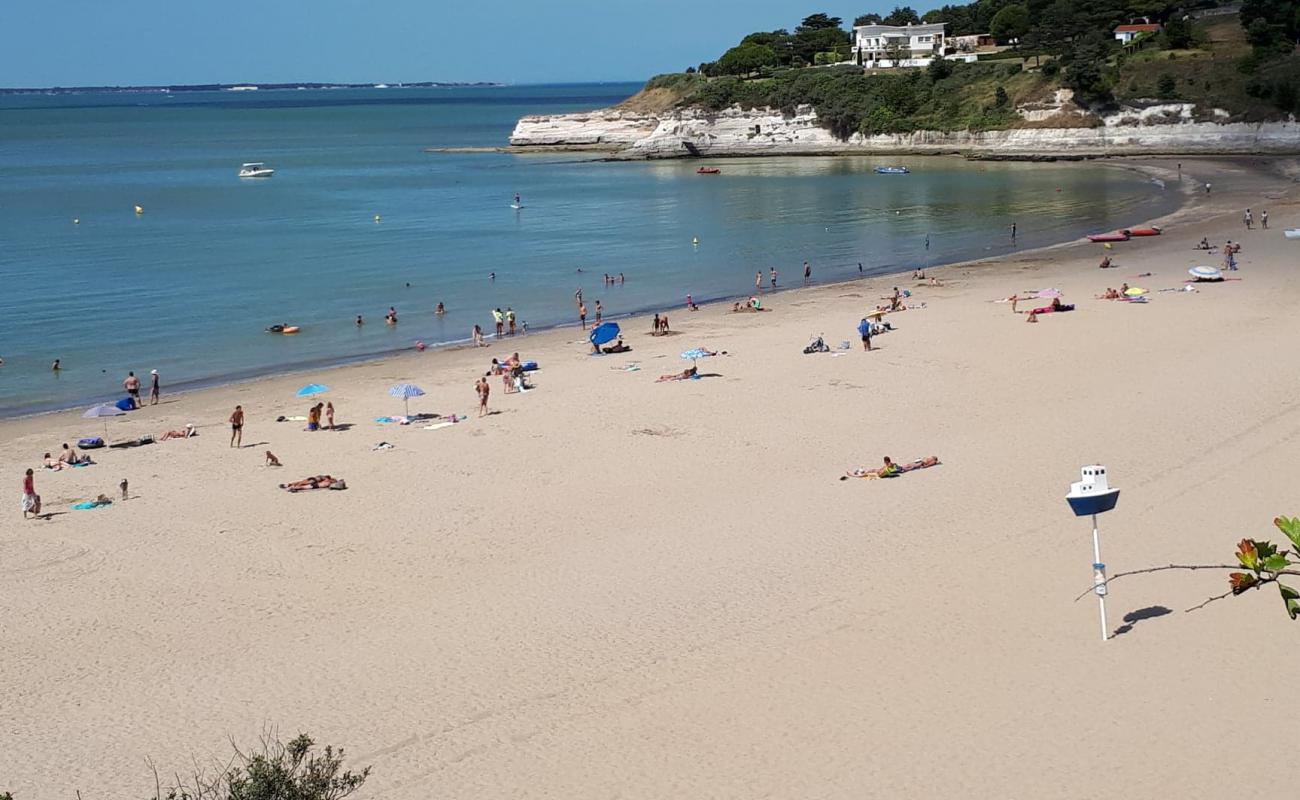 Photo of Plage des Nonnes with bright fine sand surface