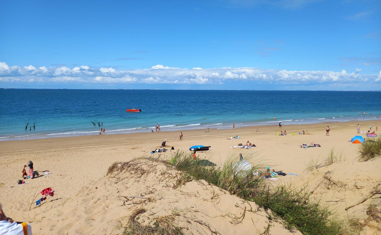 Photo of Plage Des Saumonards with bright sand surface