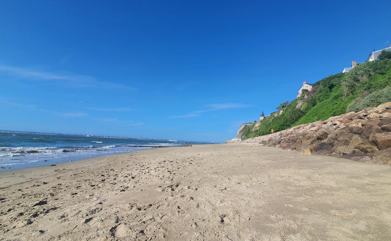 Photo of Villerville Beach with bright sand surface