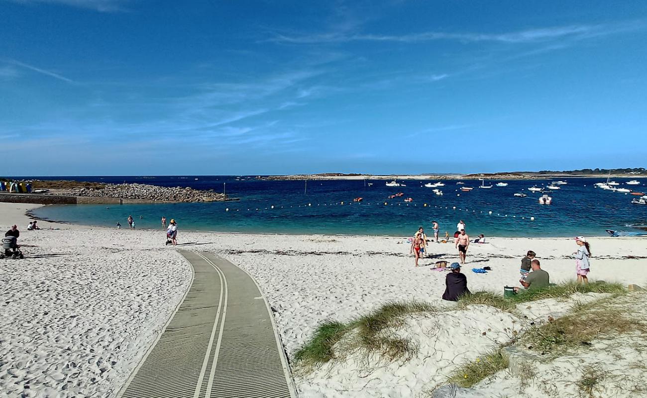 Photo of Plage de Pors Gelen with bright sand surface