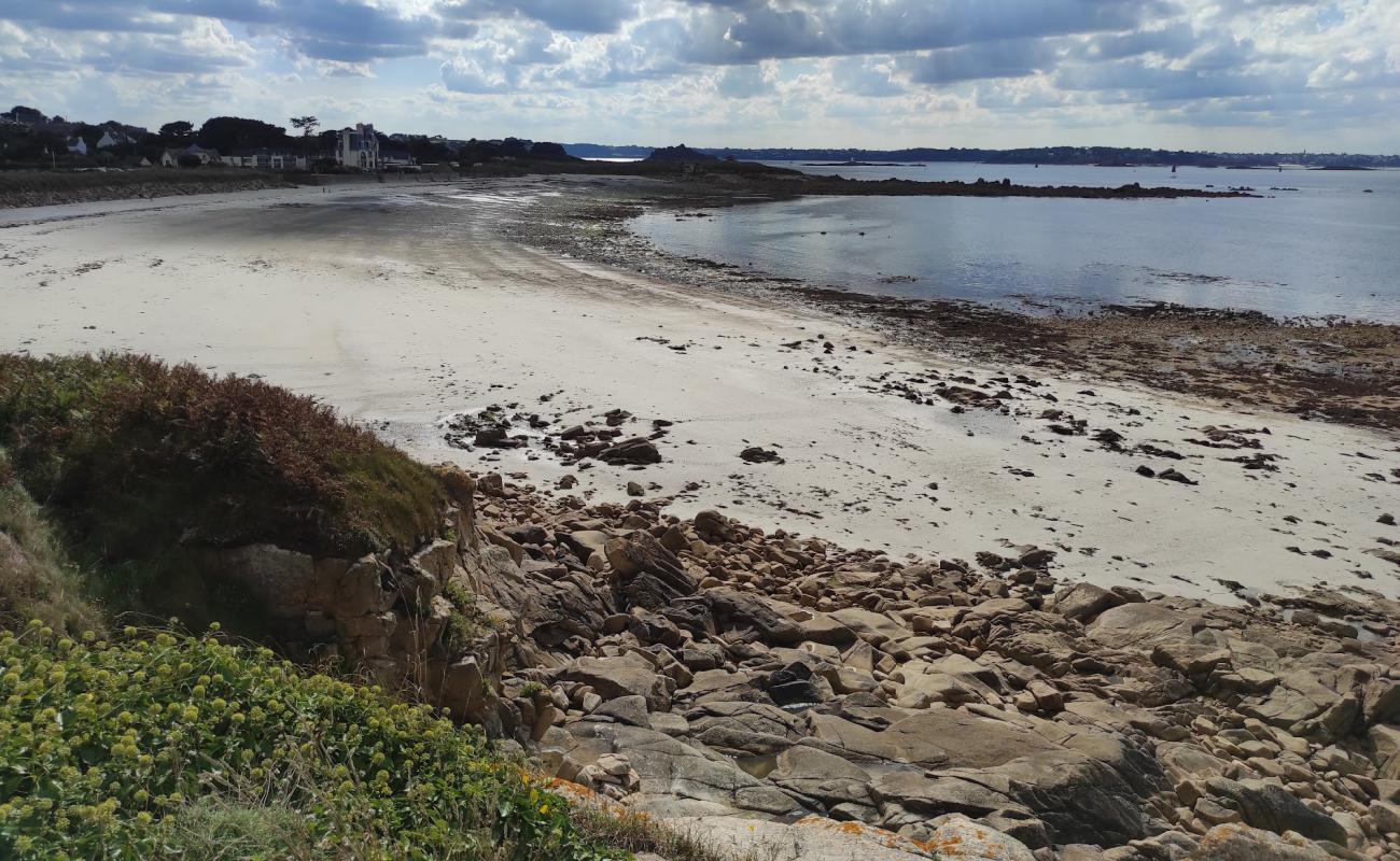 Photo of Plage de Saint-Samson with bright sand & rocks surface