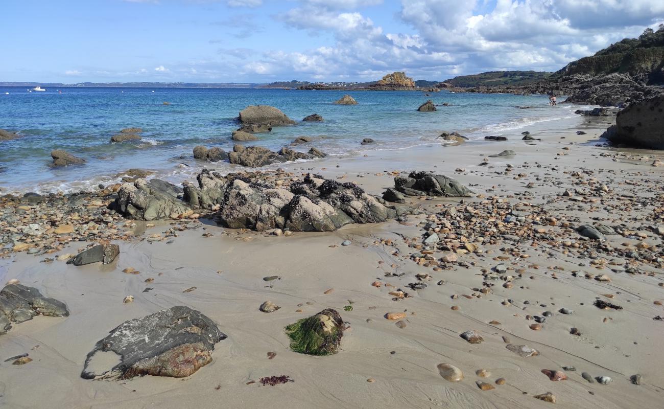 Photo of Plage de Vilin Izella with bright sand & rocks surface