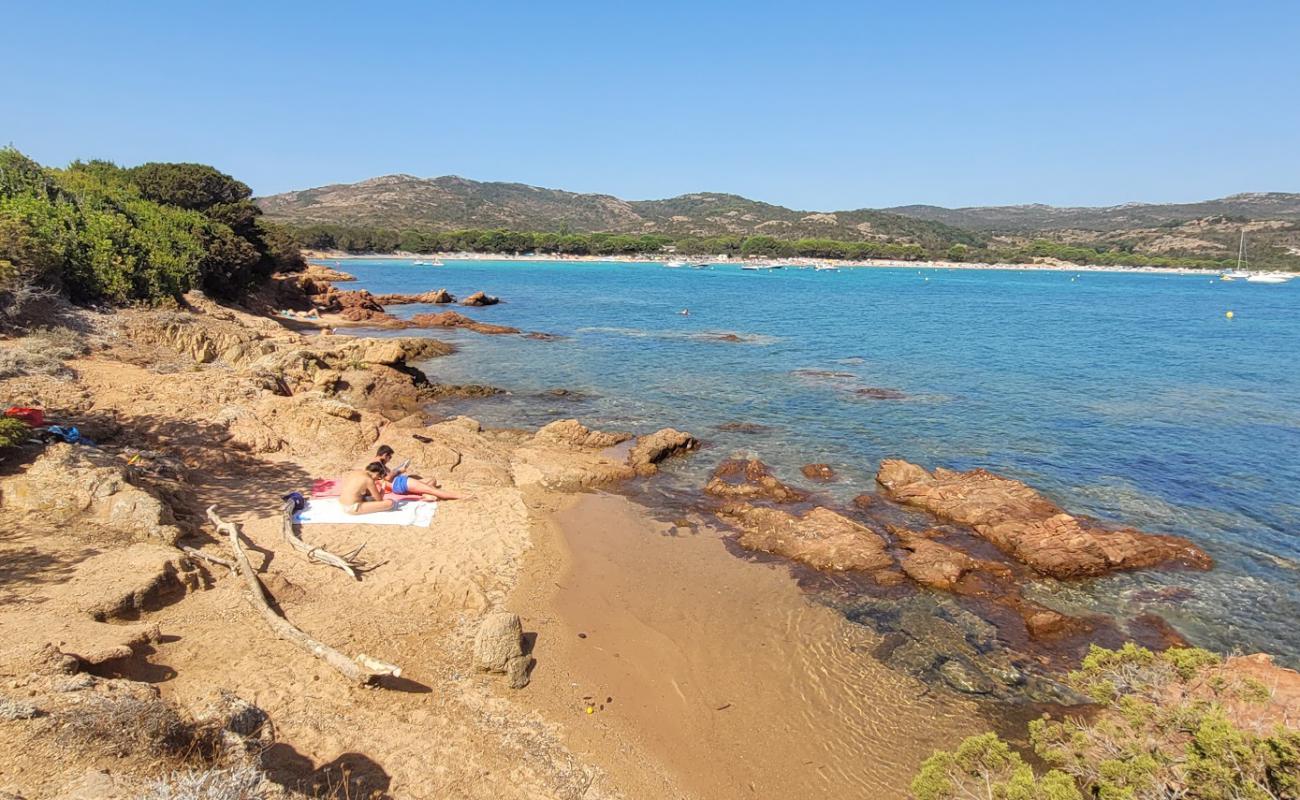 Photo of Plage Rouge de Rondinara with brown fine pebble surface