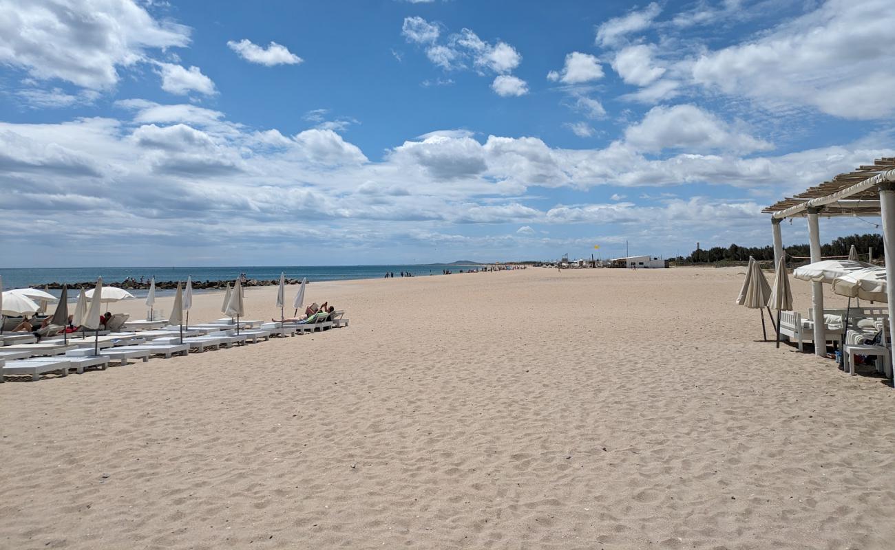 Photo of Plage de la Fontaine with bright sand surface