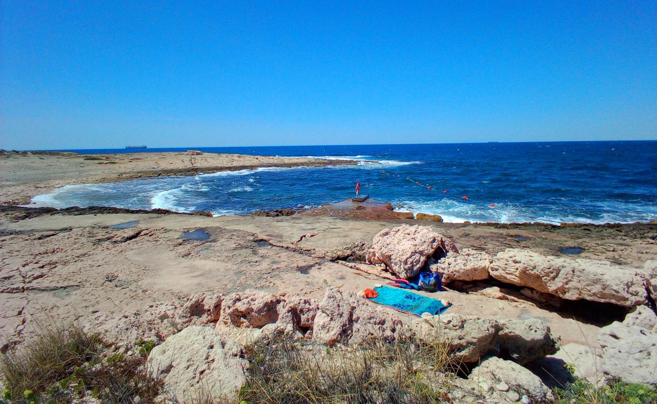 Photo of Plage de Bonnieu with bright sand & rocks surface