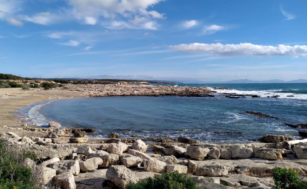 Photo of Plage de Cap Couronne with gray sand &  rocks surface