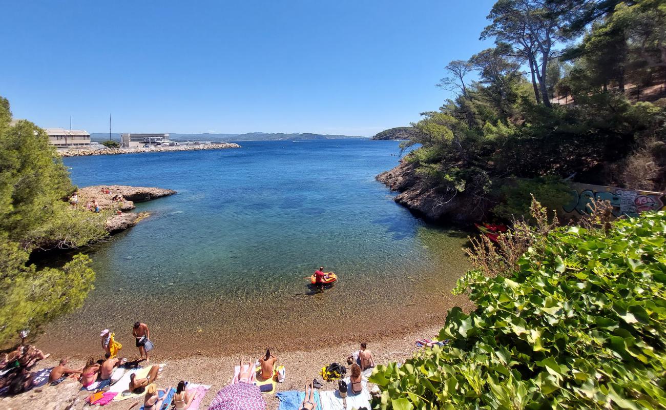 Photo of Plage Le Parc du Mugel with gray fine pebble surface