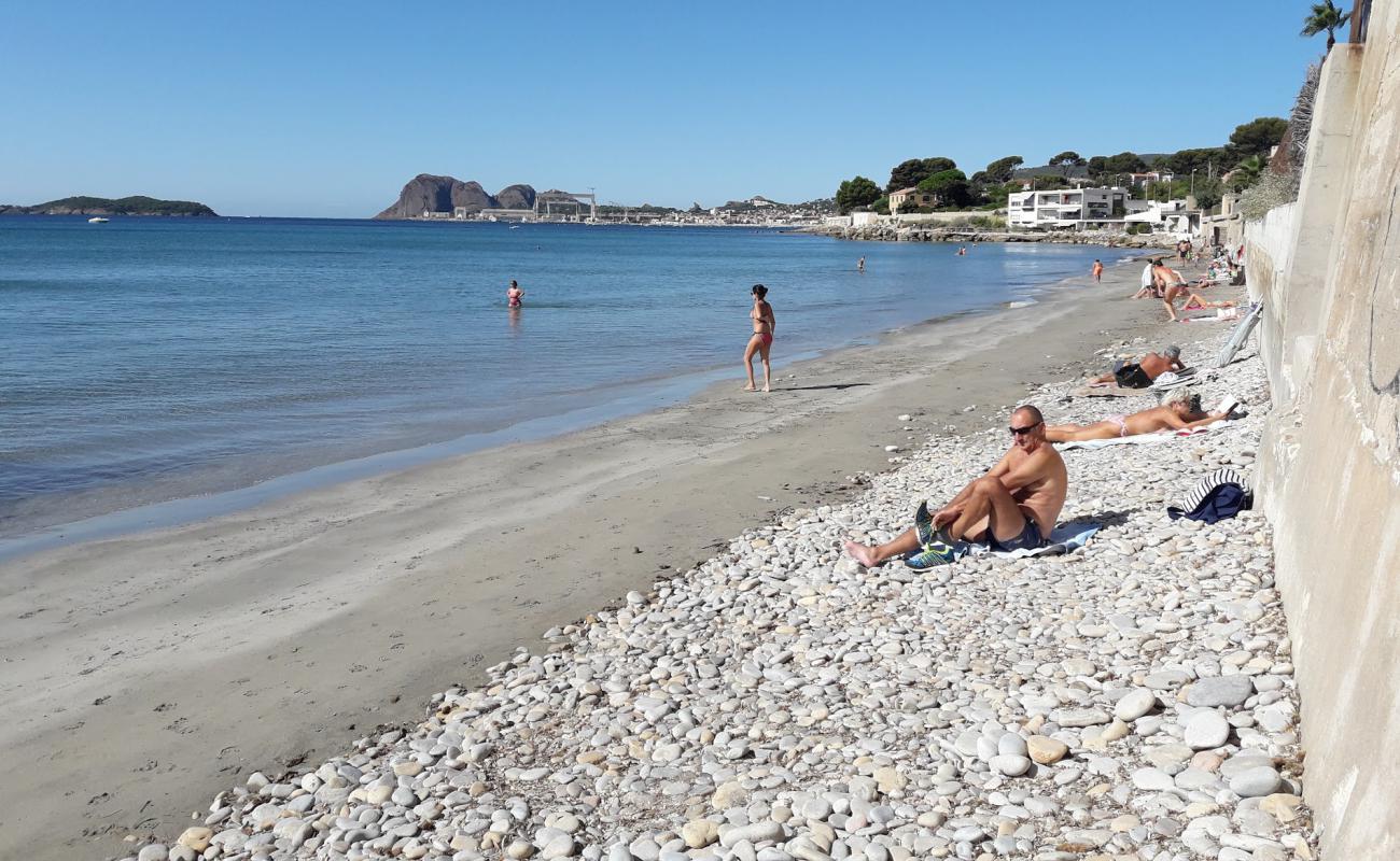 Photo of Plage de Fontsainte with rocks cover surface