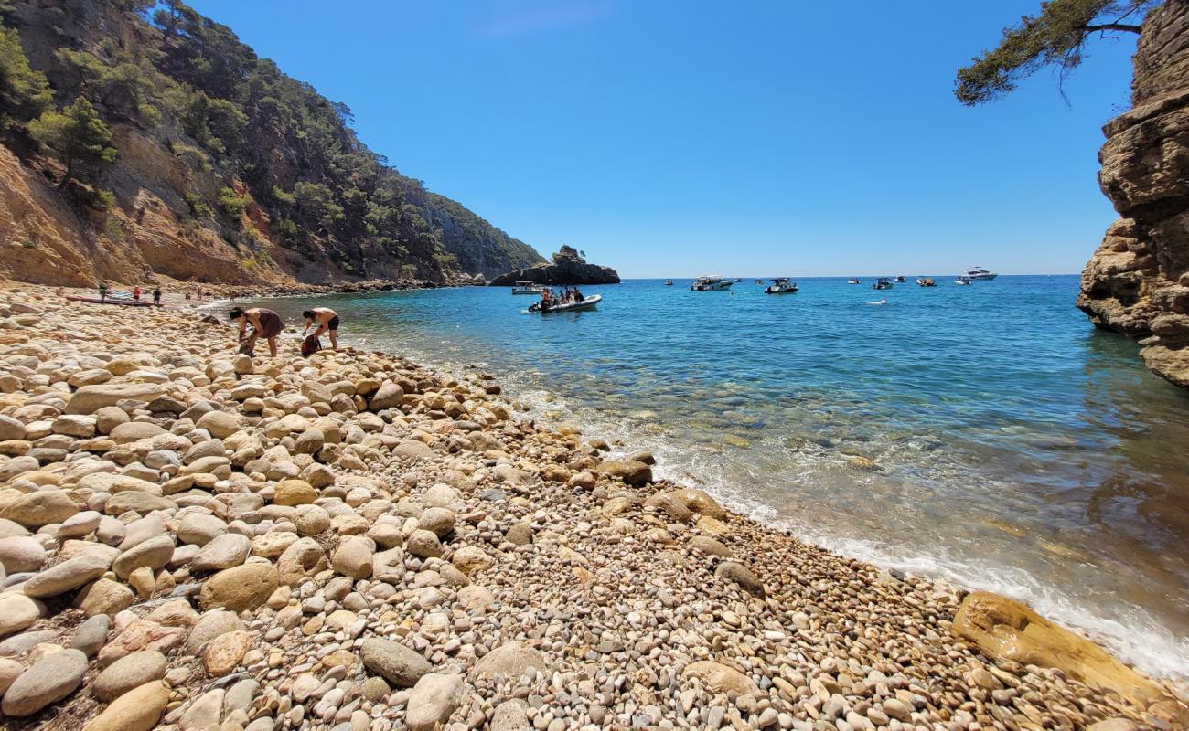 Photo of Plage de La Galere with rocks cover surface