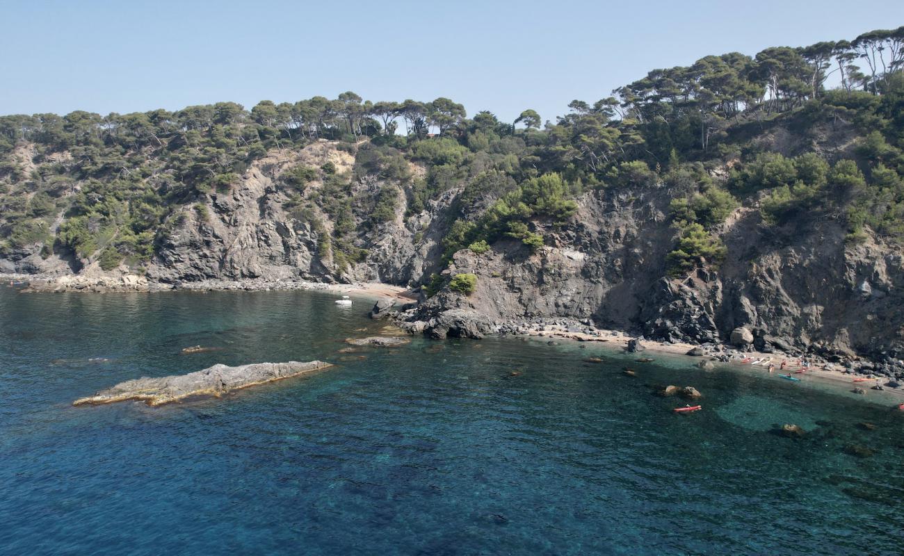 Photo of Plage du Trou de l'Or with gray pebble surface