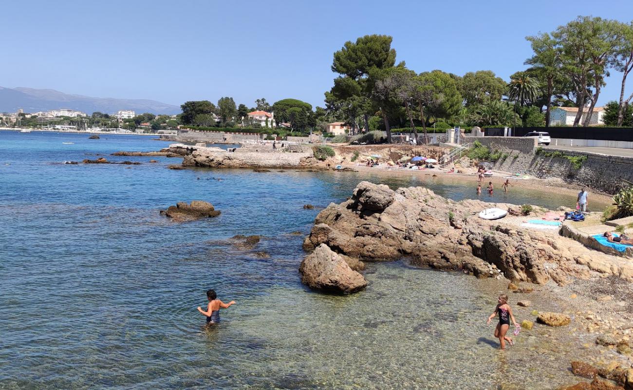 Photo of Plage du Port Mallet with rocks cover surface